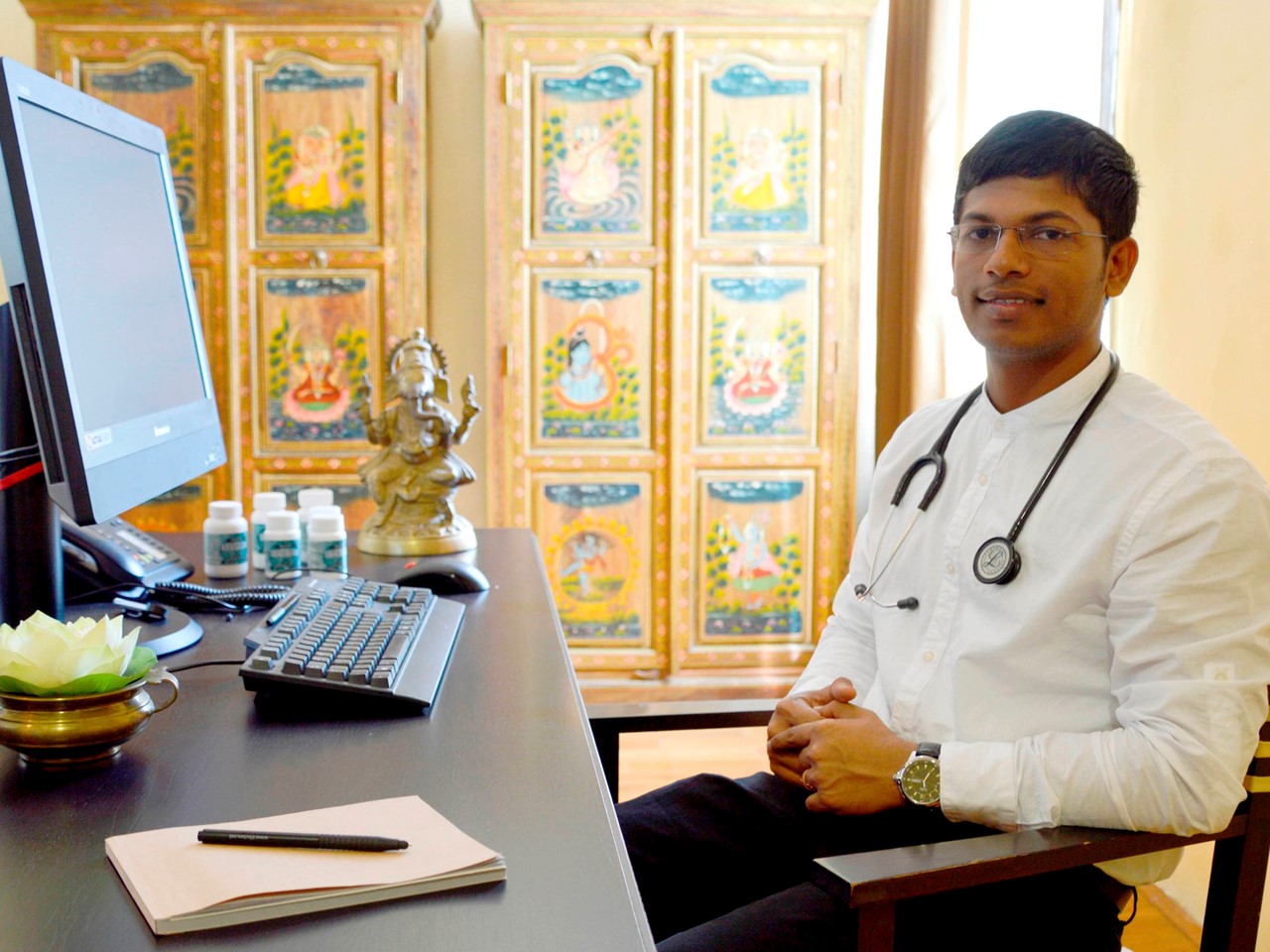 Medizinischer Ayurveda-Spezialist 